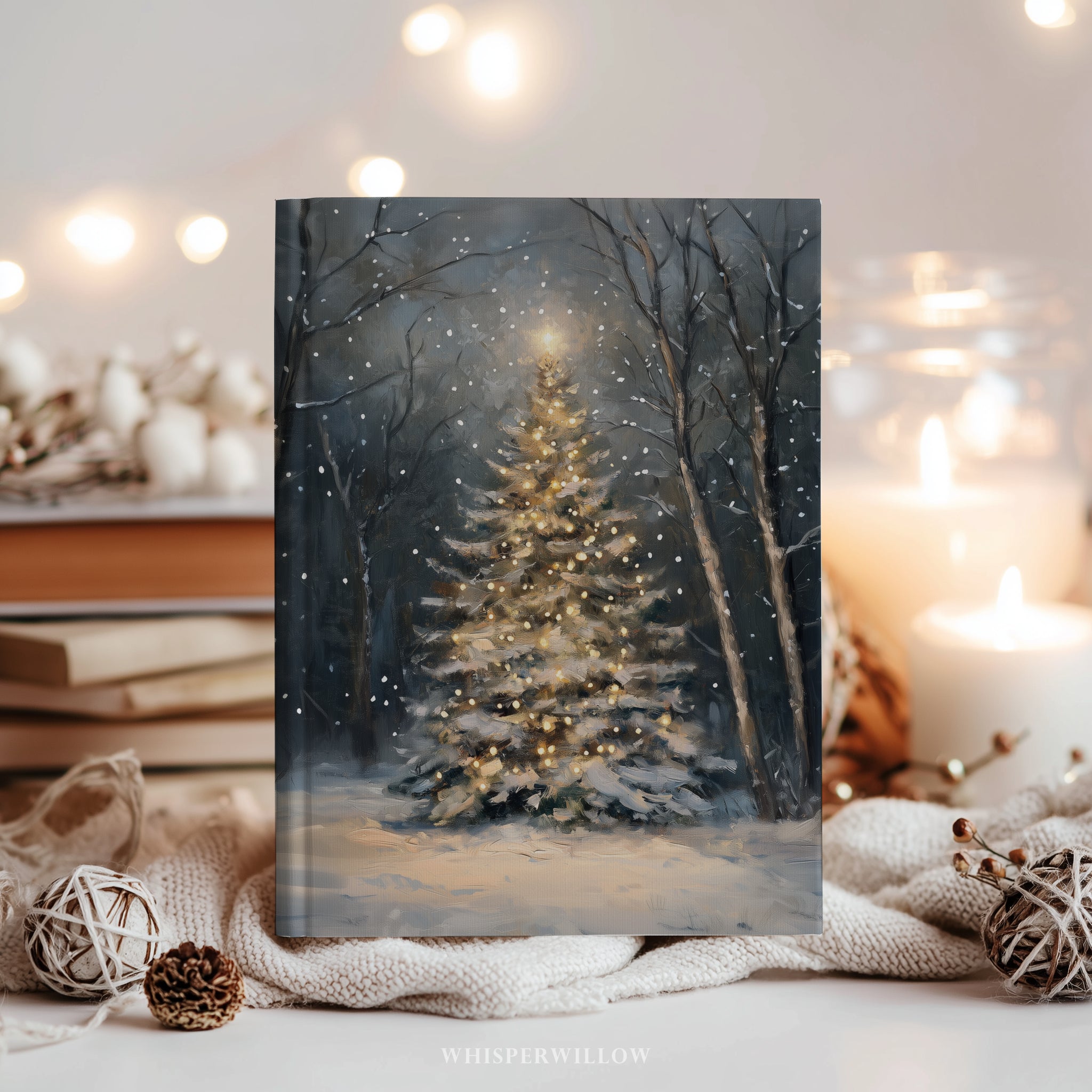 Magischer Weihnachtsbaum im Wald – Hardcover-Notizbuch mit leuchtendem Weihnachtsbaum, winterlichem Waldmotiv