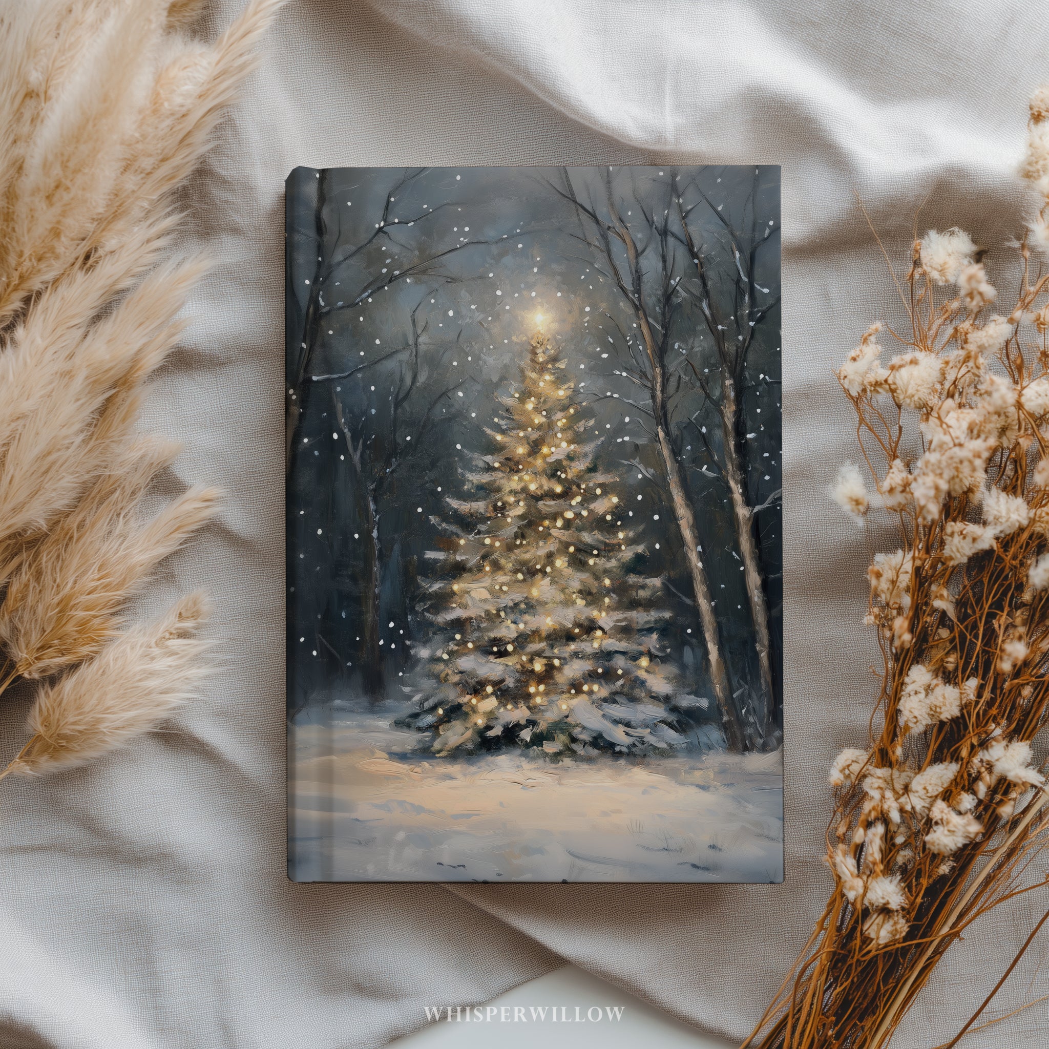 Magischer Weihnachtsbaum im Wald – Hardcover-Notizbuch mit leuchtendem Weihnachtsbaum, winterlichem Waldmotiv