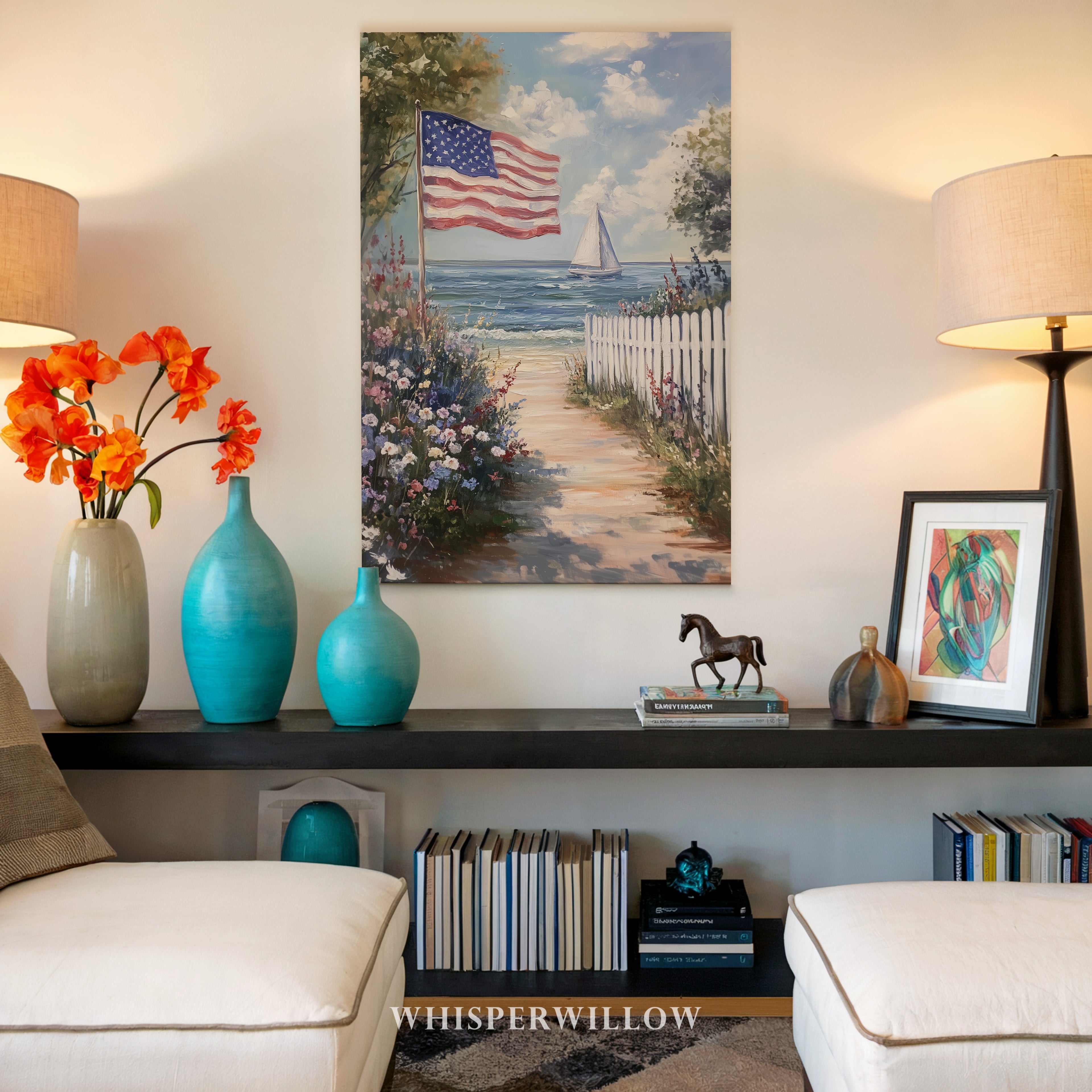 Leinwandbild mit amerikanischer Flagge und Küstenmotiv – Segelboot, patriotische Sommerblume, weißer Lattenzaun, rustikales Strandmotiv zum 4. Juli