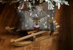 Weihnachtskissen mit Rentiermotiv – Festliches Kissen mit Vögeln und Stechpalme