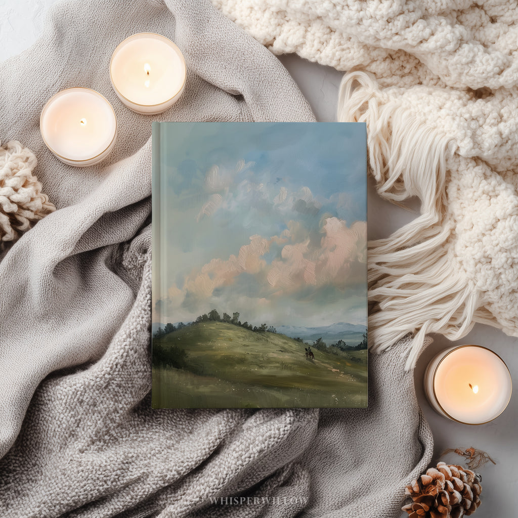 Notizbuch mit Hardcover „Hügelige Hügel und Pferde“ – Wolkenlandschaft, malerische Himmelwiese – Geschenkidee