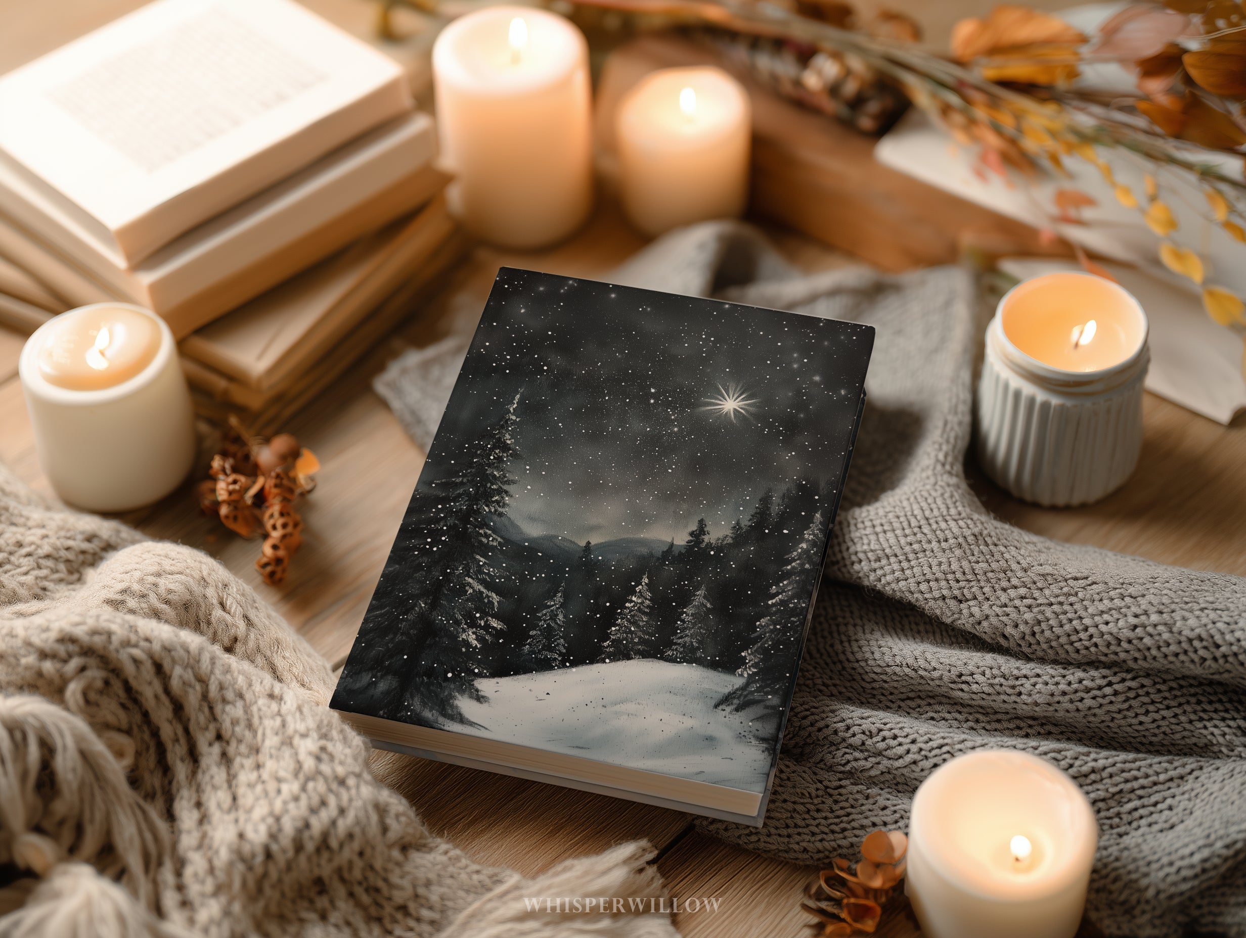 Sternenklarer Winterwald – Hardcover-Notizbuch mit verschneiten Kiefern und himmlischer Kunst, Geschenkidee: Nachthimmel