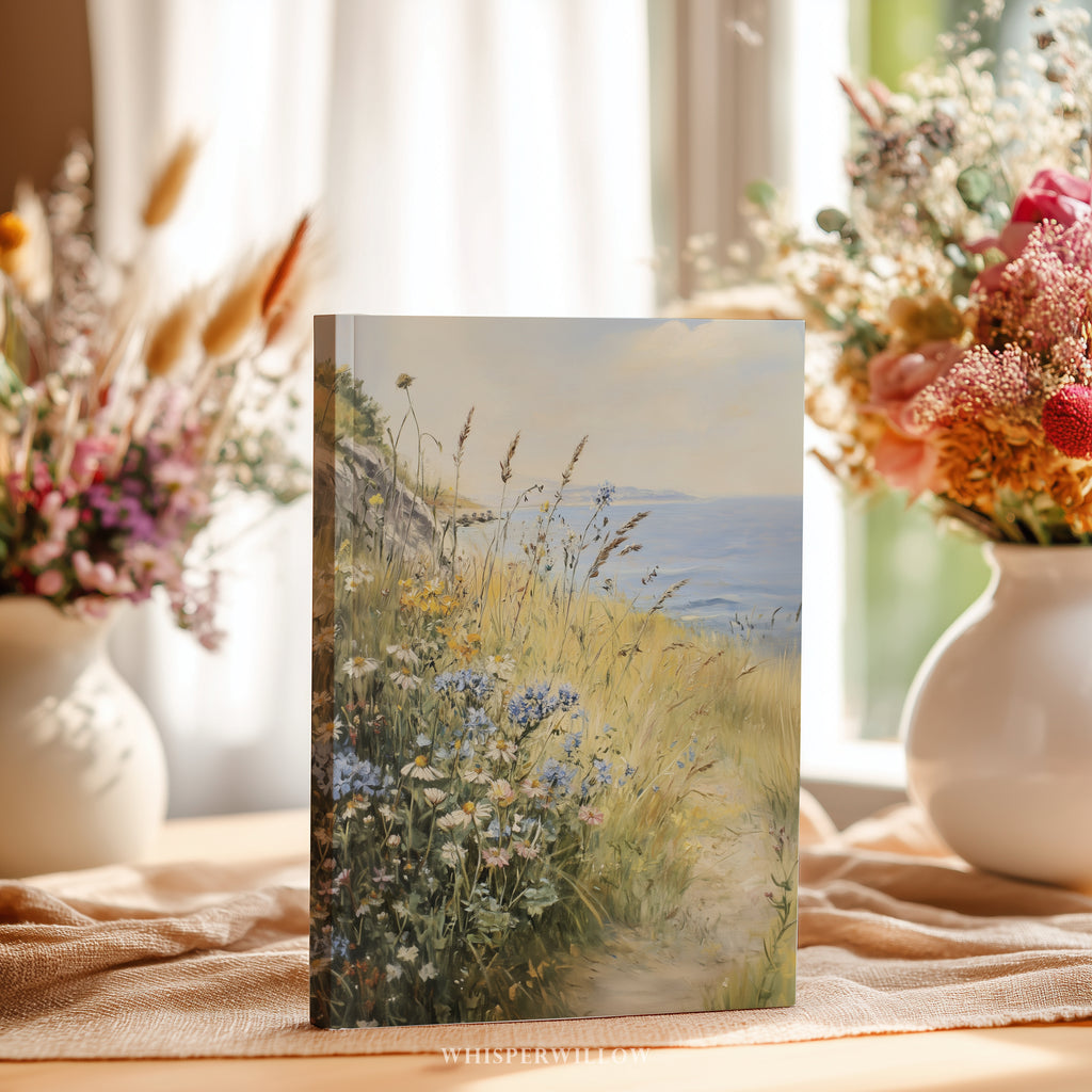 Notizbuch „Küstenwildblumen“ (gebunden) – Notizbuch „Wiesenlandschaft am Meer“, Naturlandschaft, botanisches Geschenk