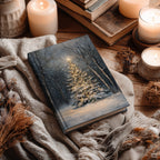 Magischer Weihnachtsbaum im Wald – Hardcover-Notizbuch mit leuchtendem Weihnachtsbaum, winterlichem Waldmotiv
