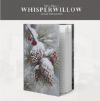 Notizbuch mit verschneiten Kiefernzapfen und immergrünen Blättern – Winterliche Naturkunst, Geschenkidee mit roten Beeren