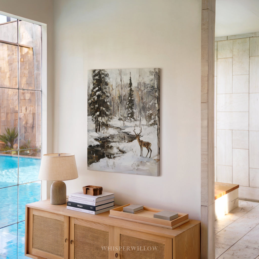 Winterliches Wandbild „Deer Creek“ auf Leinwand – Verschneite Waldlandschaft, Waldtierdekor
