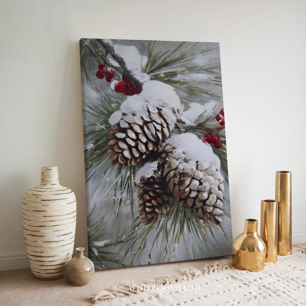 Leinwandbild mit verschneiten Kiefernzapfen – Winterliche rote Beeren, rustikale Weihnachtsdekoration im Waldstil