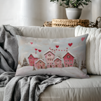 Coussin décoratif Saint-Valentin sur le thème du village d'hiver | Motif maisons en forme de cœur | Coussin cadeau romantique enneigé